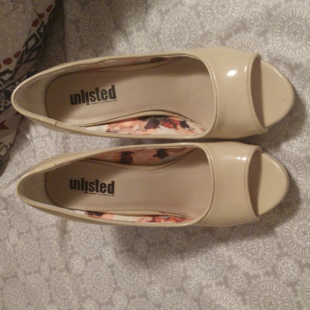 Nude Patent Peep-Toe Pumps Sz 7½ - Picture 3 of 8
